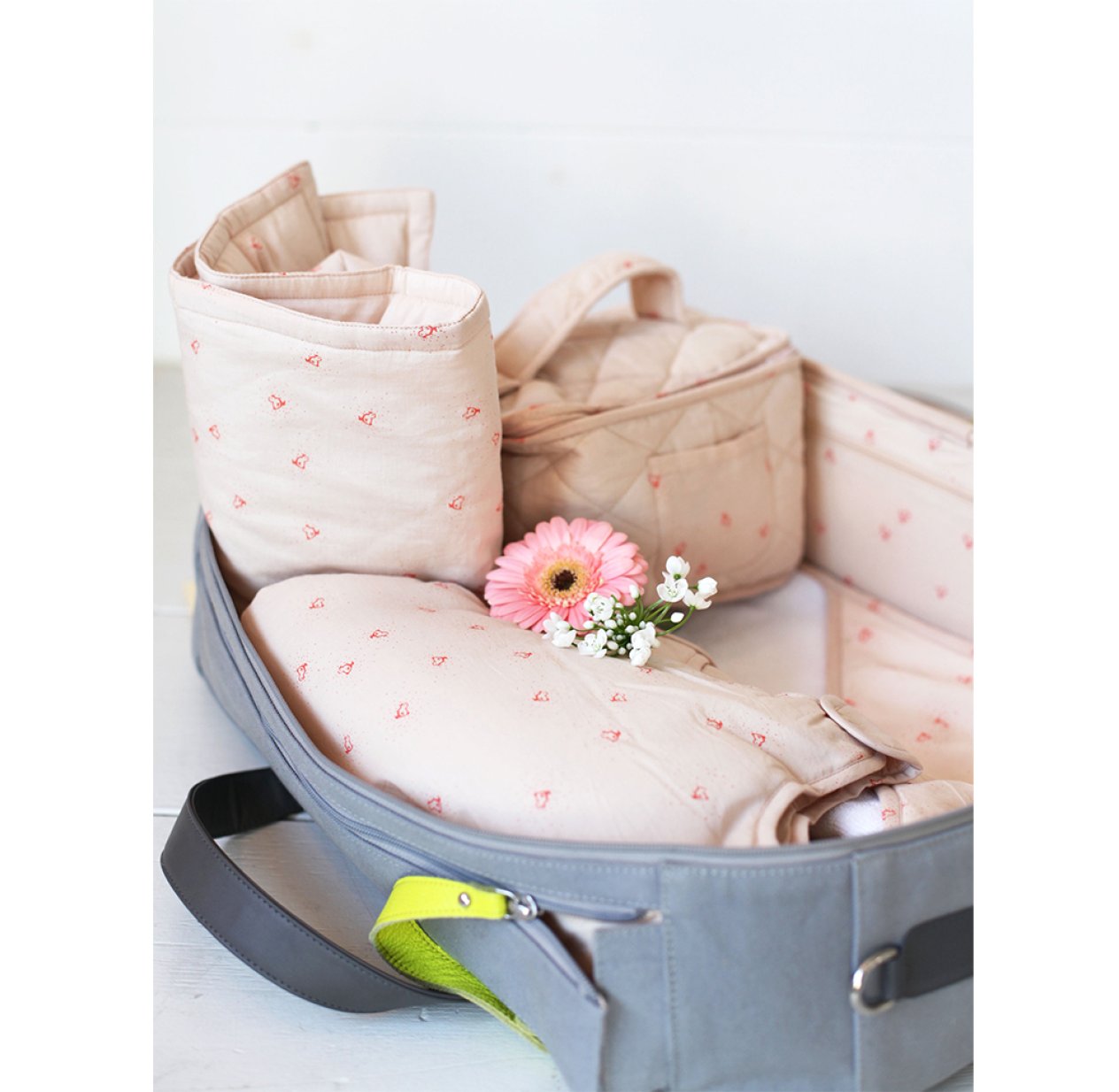 Pack valise de maternité Bird - Rose Sweetcase pour chambre enfant