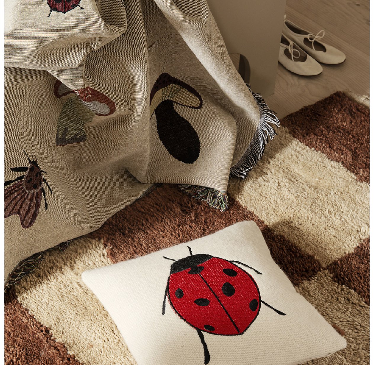 Coussin Brod Coccinelle Ferm Living pour chambre enfant Les