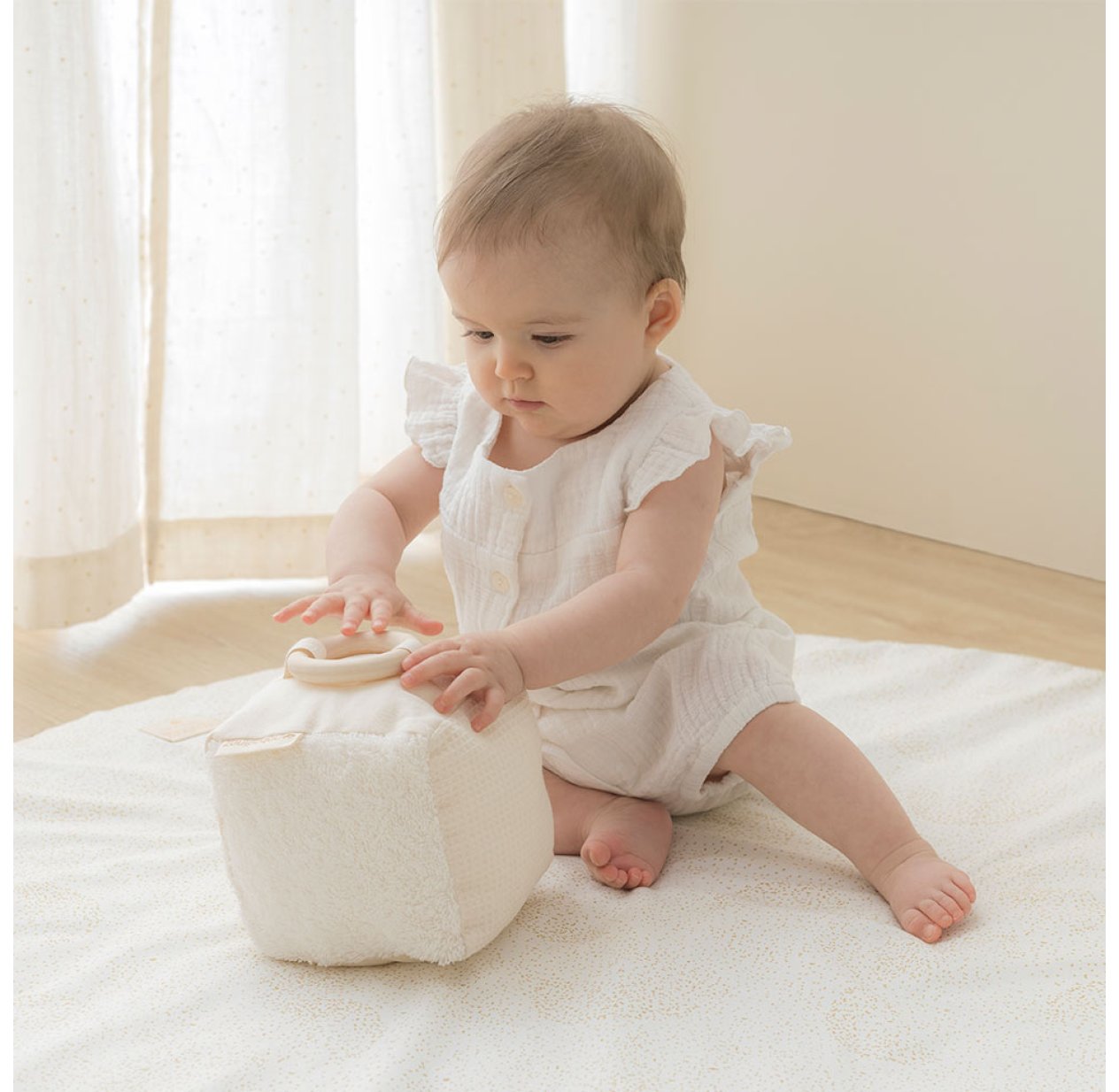 Cube D Eveil Sensoriel Nobodinoz Pour Chambre Enfant Les Enfants Du Design