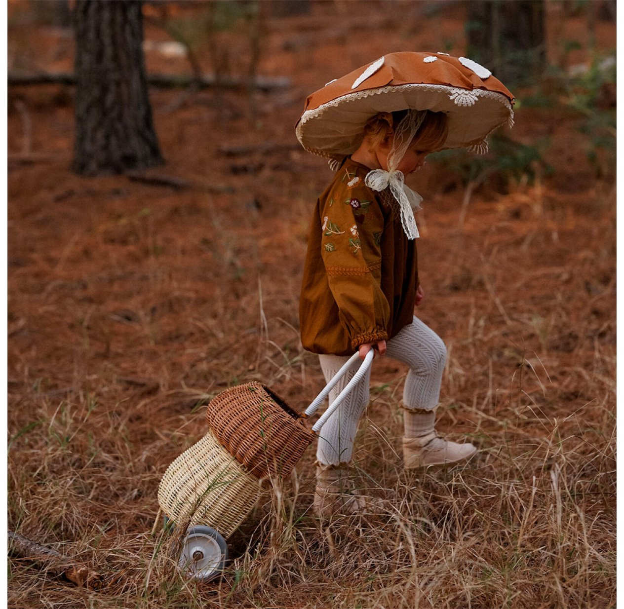 Panier à roulettes Luggy Champignon - Naturel Olli Ella pour chambre enfant  - Les Enfants du Design